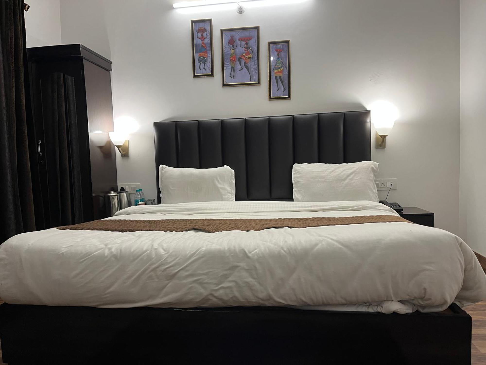 Cedar Woods Resort By Heyan Hotels Nainital Kültér fotó
